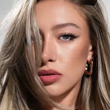 Denise Traina's Instagram, Twitter & Facebook