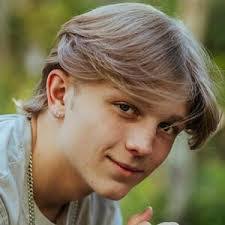 Dean High's Instagram, Twitter & Facebook