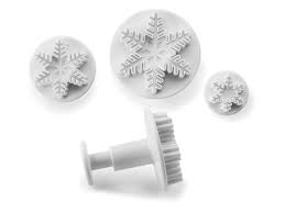 Pour faire une belle décoration de gateau flocon de neige comestible, vous trouverez ici tous les ustensiles et ingrédients pour faire le plus beau des gateaux flocon. Emporte Piece A Poussoir Forme Flocon De Neige 3 Pieces Ibili Meilleur Du Chef