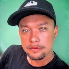 Ela é a @brunaesquenta Musa, passista do Salgueiro. Linda, e elegante