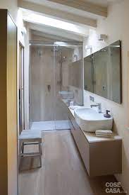 Una Casa Con Ambienti Moderni A Sfondo Rustico Cose Di Casa Arredo Bagno Moderno Arredamento Design Bagno Piccolo