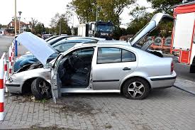 Tragedia w gliznowie koło włocławka. O Krok Od Tragedii W Dziwnowie Mezczyzna Wjechal W Zaparkowane Pojazdy Kamienskie Info