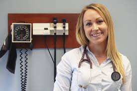 En quoi consiste le m?tier d'infirmi?re. Caroline Lafleur Infirmiere Praticienne Specialisee En Soins De Premiere Ligne La Presse