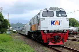 Rel kereta api angker itulah yang hampir setiap orang didesa ane menyebut. Nusa Tembini Kerajaan Di Cilacap Yang Jadi Nama Kereta Api