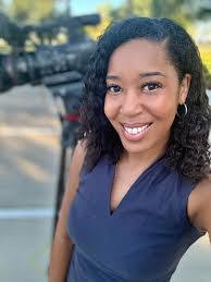 Kara Willis's Instagram, Twitter & Facebook