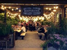Resultado De Imagen Para Shipping Container Beer Garden Patio De Restaurante Patio De Comidas Jardin De Cerveza