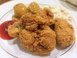 Balur sayap ayam dengan tepung maizena, tepung terigu, dan baking powder. Resepi Tepung Goreng Ayam Kfc
