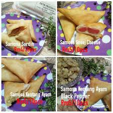 Samosa atau sambosa adalah makanan ringan yang dipanggang atau digoreng samosa kentang keju buat si pencinta keju. Resepi Samosa Sardin