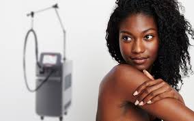Downie explains that the energy from the light safely removes hair by targeting the pigment in each follicle. Laser Haarentfernung Dunkle Haut Laseraesthetik Berlin Mitte
