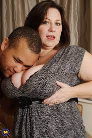 Big breasted woman gives her toyboy a handjob and blowjob - Mature.nl
