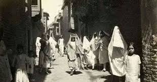 Iraqi Jewish Women Wearing Traditional Clothes In One Of The Alleys Of The Old City Of Mosul In The 1930s تويتر Baghdad How To Memorize Things Jewish American