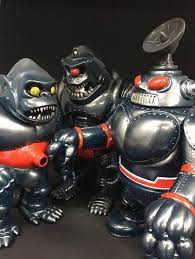 watch out mecha gorilla ju hirota saigansho s robot is coming bootleg toys weird toys vinyl toys