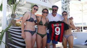 Il papete si trova nella prestigiosa milano marittima. La Calciatrice Valentina Giacinti Al Papeete Beach Di Milano Marittima Ravennanotizie It