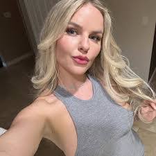 Stella Andrews's Instagram, Twitter & Facebook