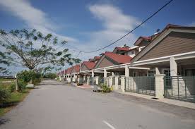 Taman seribu bunga terletak di jalan gapam bersebelahan dengan bangunan seri bendahara atau pejabat ketua menteri melaka ataupun bersebelahan kompleks seri. Taman Indah Sg Udang Pbrealty