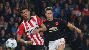Psv's hector moreno visits man utd defender. Hector Moreno Says Sorry For Breaking Luke Shaw S Leg During Champions League Tie Between Manchester United And Psv Eindhoven The Independent The Independent