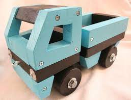 Es muy fácil para hacer para no comprar hola instructables!esta dulce juguete carro es una manera diy a entregar pequeños. Carro Madera Solida Original Hecha A Mano Azul Juguetes De Madera Carritos De Madera Y Camion De Madera