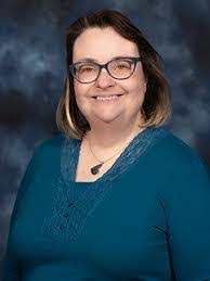 Elva Lowe's Instagram, Twitter & Facebook