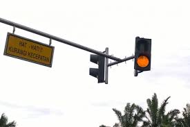 Monday morning glory see more ». Lampu Kuning Yang Makin Diabaikan Di Persimpangan
