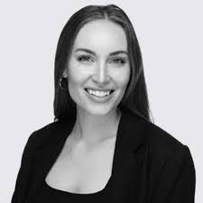 Samantha Uhl's Instagram, Twitter & Facebook