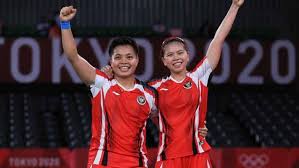 Greysia polii dan apriyani rahayu berhasil meraih medali emas dalam cabang olahraga bulu tangkis di olimpiade tokyo 2020. F2fzgyliih7p5m