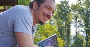 Patrick Stoner präsentiert “Himmelsrichtungen des Herzens” in Villach