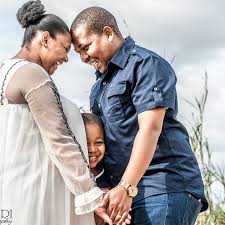 Presley Chweneyagae leaves behind his wife and kids 💔 He may be gone, but  the pain he left behind is real. Death always comes at the wrong time… and  now his children