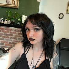 What are some recommendations for fine line artists for tattoo design?