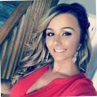 Kelly Davies's Instagram, Twitter & Facebook