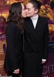 Ellen page attends the imdb studio presented by intuit quickbooks at toronto 2019 at bisha hotel. Ellen Page And Wife Emma Portner Share A Kiss On The Red Carpet Of Netflix S Tales Of The City Daily Mail Online