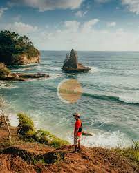 Pantai Karang Gantungan Pantai Tebing Karang Menarik Di Kawasan Surade Ujunggenteng Sukabumi Bubuh Id Sibubuh