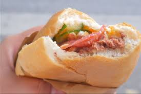 Close the sandwich and serve. Ha Ná»™i Váº«n Con Nhá»¯ng Hang Banh Mi Ná»•i Tiáº¿ng Sieu Ráº» Chá»‰ DÆ°á»›i 15k Má»™t Chiáº¿c Banh Ä'áº§y Ä'áº·n