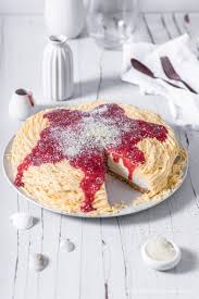 Spaghettieis Torte Zwei Varianten Als Torte Und Als Eistorte Life Is Full Of Goodies Rezept Eistorte Spaghetti Eis Dessert Rezepte