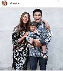 Promo seragam lebaran keluarga sarimbit nibras baju gamis koko couple baju couple keluarga limited. Raffi Ahmad Hingga Baim Wong Keluarga Artis Ini Kompak Ber Ootd Lebaran Dengan Baju Seragam