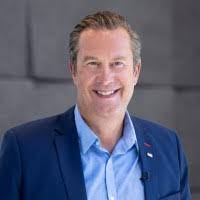 Sean Holt's Instagram, Twitter & Facebook