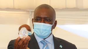 It is the world's largest and most sophisticated rough diamond sorting and valuing operation. Botswana Miners Found One Of The World S Largest Diamond Weighing 1 098 Carats