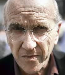 Médicaments : « Les labos agissent en fonction de leur intérêt commercial,  pas de la santé publique »