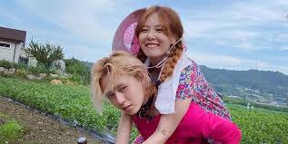 Browse hyunah fanfics and stories. Hyuna Says She Never Puts On Make Up When She Hangs Out With Dawn Allkpop