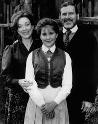 Dixie Carter Kellie Martin And Robert Foxworth As The Huddlestons Gig Young Dixie Carter Old Tv Shows