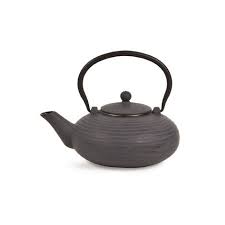 Black And White Teapot On Kardashians Zelazny Czarny Imbryk Do Herbaty Serwisy Do Kawy I Herbaty Jadalnia Zara Home Polska Poland Zara Home Dinnerware Tableware Tea Pots