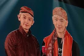 He admitted that once for a prank, he shaved one of chanyeol's eyebrows off . Chanyeol Exo Ungkap Momen Memalukannya Baekhyun Jadi Penyelamat