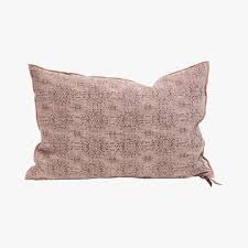 Coussin Jacquard Stone Washed Blush Maison De Vacances Find This Product On Bon March Website Le Bon March Rive Coussin Jacquard Coussin Blush Maison