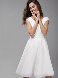 Ein hochzeitskleid kurz aus dem fachgeschäft für hochzeitsmode in affoltern am albis, zürich, luzern oder zug bietet der braut tolle bewegungsfreiheit. Kurze Hochzeitskleider Piqyourdress