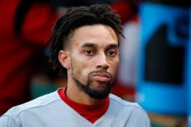 Billy Hamilton robs another home run with a epic wall-climbing catch