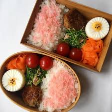 2018 3 7 wed 今日のお弁当 桜でんぶごはん ミニハンバーグ ゆで卵 人参のラペ 豆苗とツナの炒め物 プチトマト 今日はお仕事のお母さんと私のお弁当 常備菜が何もなくてちょっと作るのが面倒だったのですが 昨日もビュッフェをお腹いっぱい食べたしさすがに