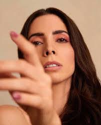 Elisa Mena's Instagram, Twitter & Facebook