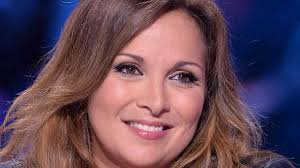 Compte officiel hélène segara singer/writer/composer judge for france got talent face for ww. Helene Segara Malade Mais Combative Elle Se Confie Sur Les Repercutions De Son Mal