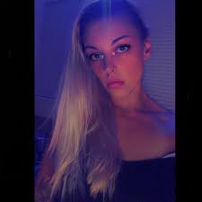 She printed out screenshots of a convo 🤣