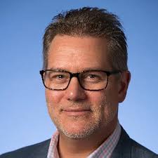 Amazon.com: U Thrive: How to Succeed in College (and Life): 9780316311618:  Lerner, Dan, Schlechter, Alan: Books