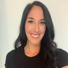 Elizabeth Mars's Instagram, Twitter & Facebook